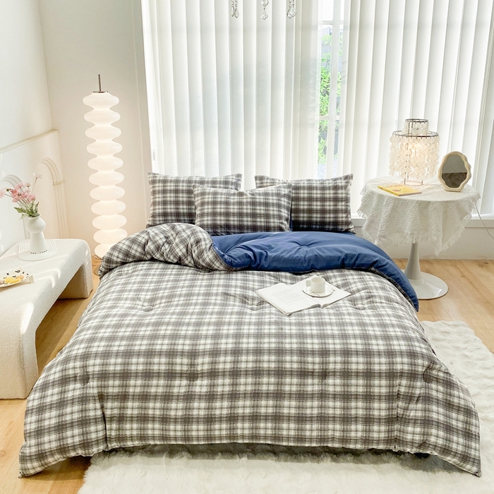 91家纺网 家纺一手货源 找家纺 啊雅家居 2025新款水洗棉条纹印花夏被冬被四件套-床笠款 冬被 日系条格灰