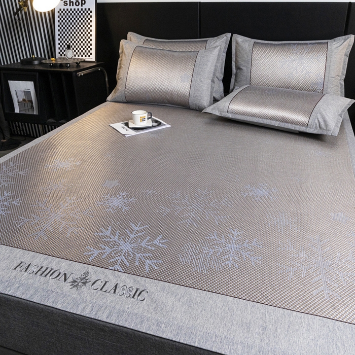 91家纺网 家纺一手货源 找家纺 青雅席业 2025新款绣花款复合冰藤三明治凉席套件 雪花