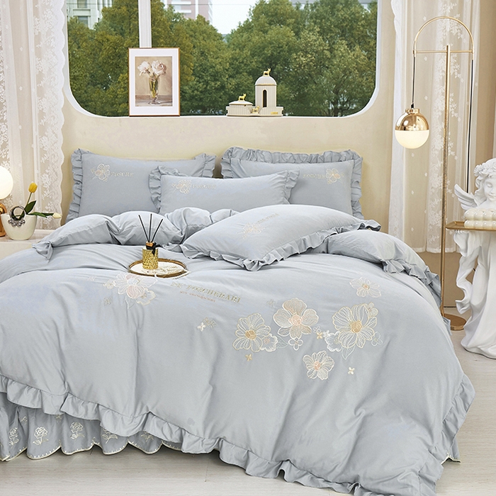 91家纺网 家纺一手货源 找家纺 苏木年华 2024新款春光里系列韩版荷叶边刺绣加大床单四件套 高级灰