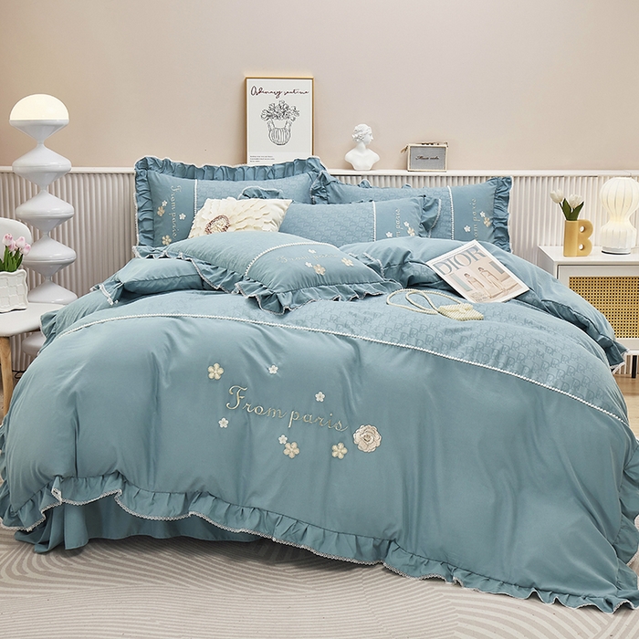 91家纺网 家纺一手货源 找家纺 苏木年华 2024新款夏沫花语系列韩版荷叶边刺绣花边加大床单四件套 贵族蓝