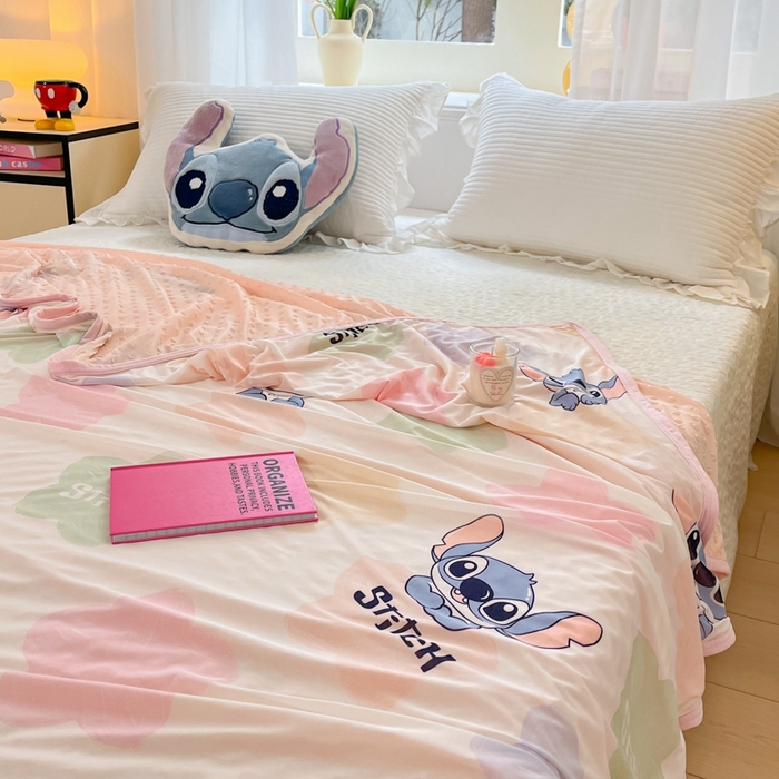 91家纺网 家纺一手货源 找家纺 大彩家居 2024新款A类迪士尼小凉皮豆豆盖毯 盖毯-花花史迪仔