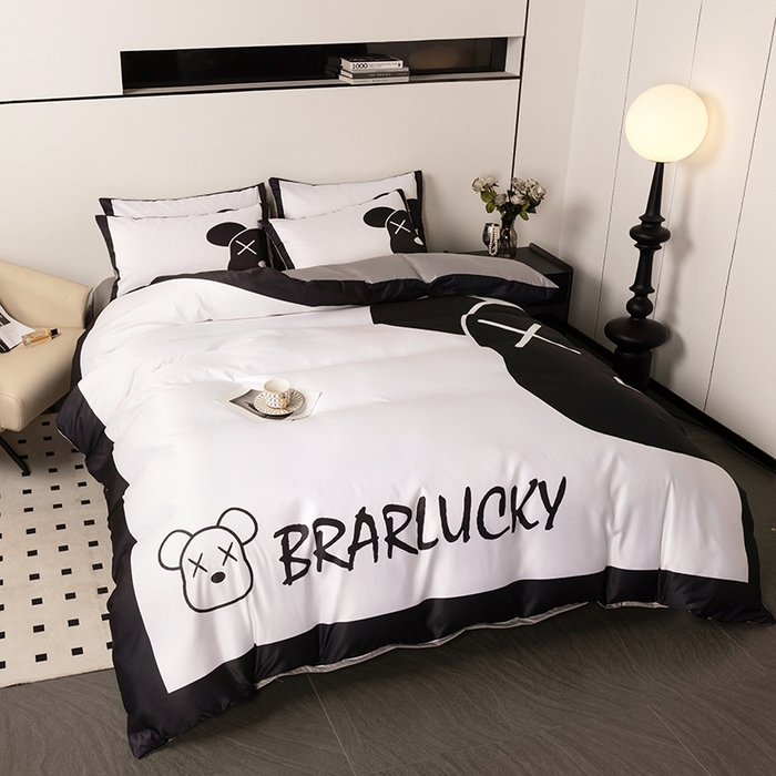 91家纺网 家纺一手货源 找家纺 摩卡 2024新款博主风水洗真丝四件套 半脸熊-白