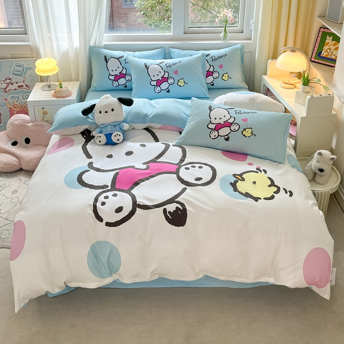 91家纺网 家纺一手货源 找家纺 金爱家 2024新款大阪全棉数码印花三丽鸥系列四件套 波点帕哈狗