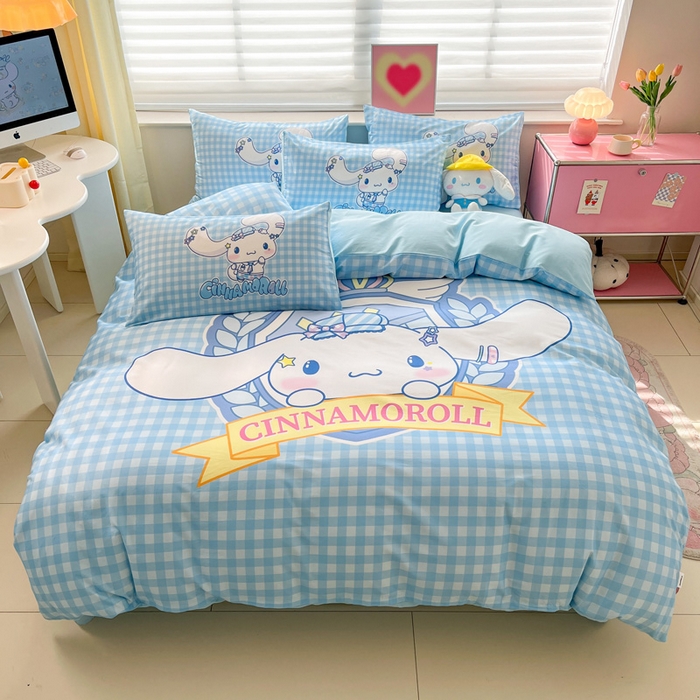 91家纺网 家纺一手货源 找家纺 金爱家 2024新款大阪全棉数码印花三丽鸥系列四件套 格子玉桂狗