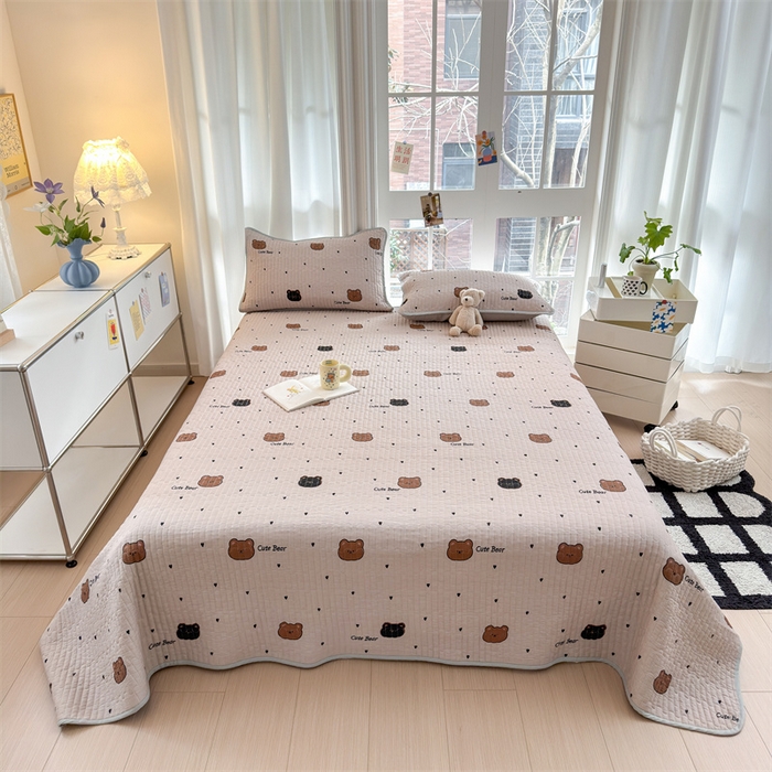 91家纺网 家纺一手货源 找家纺 美优兰 2025春款全棉单面高温砂洗床盖 咖啡小熊