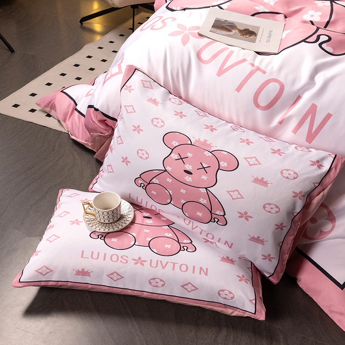 91家纺网 家纺一手货源 找家纺 摩卡 2024新款博主风水洗真丝四件套 熊仔-粉