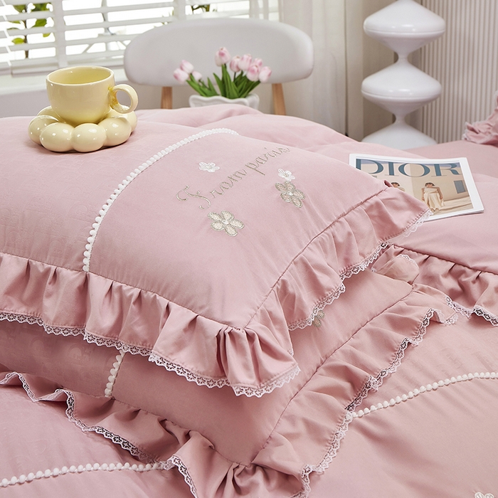 91家纺网 家纺一手货源 找家纺 苏木年华 2024新款夏沫花语系列韩版荷叶边刺绣花边加大床单四件套 豆沙红