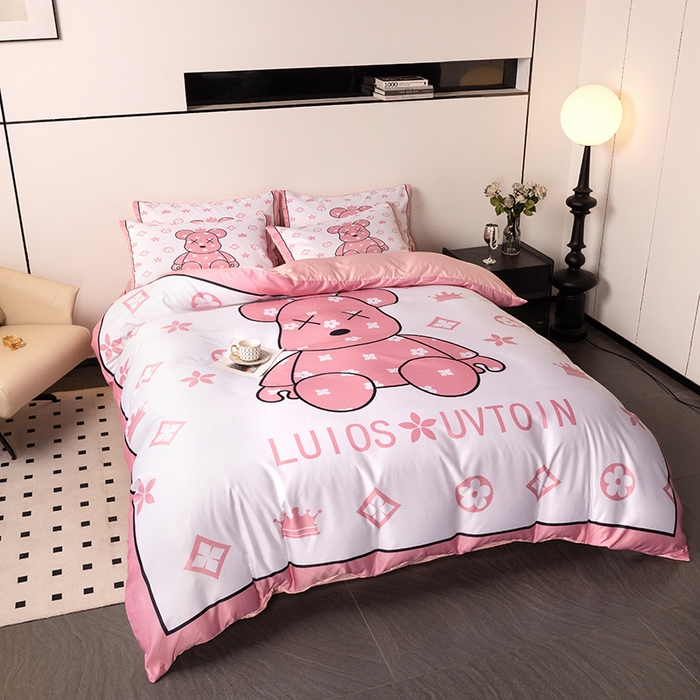 91家纺网 家纺一手货源 找家纺 摩卡 2024新款博主风水洗真丝四件套 熊仔-粉