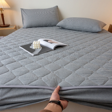 91家纺网 家纺一手货源 找家纺 X猫先生床笠 2024新款全棉色织水洗棉夹棉床笠 丈青密条