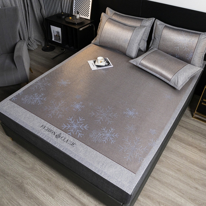 91家纺网 家纺一手货源 找家纺 青雅席业 2025新款绣花款复合冰藤三明治凉席套件 雪花