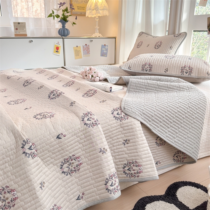 91家纺网 家纺一手货源 找家纺 美优兰 2025春款全棉单面高温砂洗床盖 花环