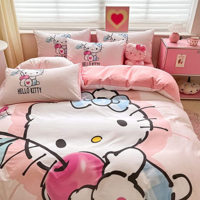 91家纺网 家纺一手货源 找家纺 金爱家 2024新款大阪全棉数码印花三丽鸥系列四件套 苹果kt