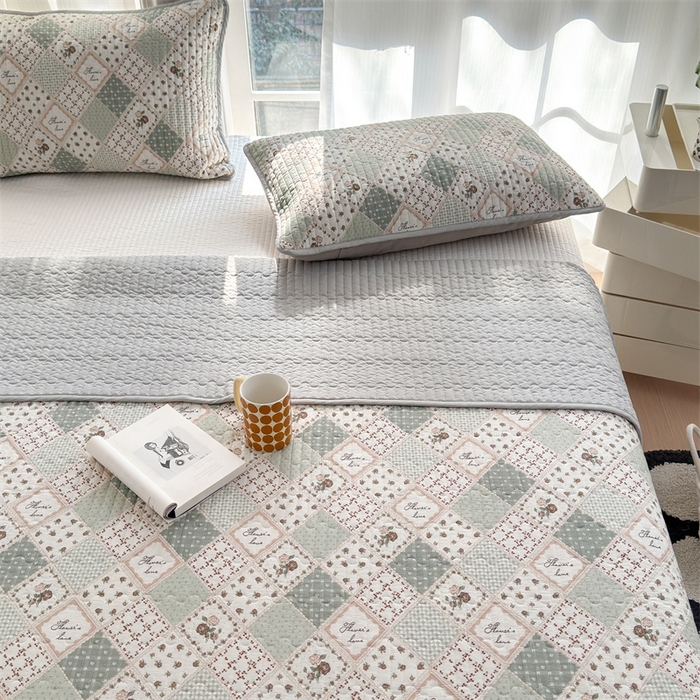 91家纺网 家纺一手货源 找家纺 美优兰 2025春款全棉单面高温砂洗床盖 艾米