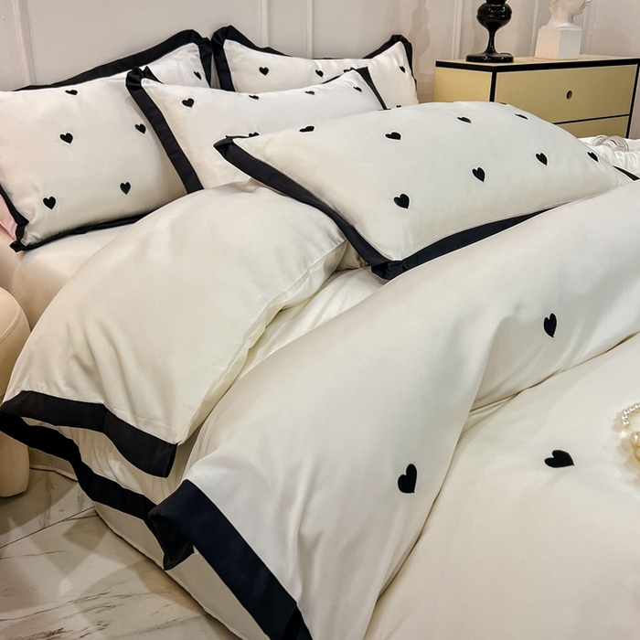 91家纺网 家纺一手货源 找家纺 艾米家居 2025新款水洗真丝四件套爱心款 黑色爱心款-白色
