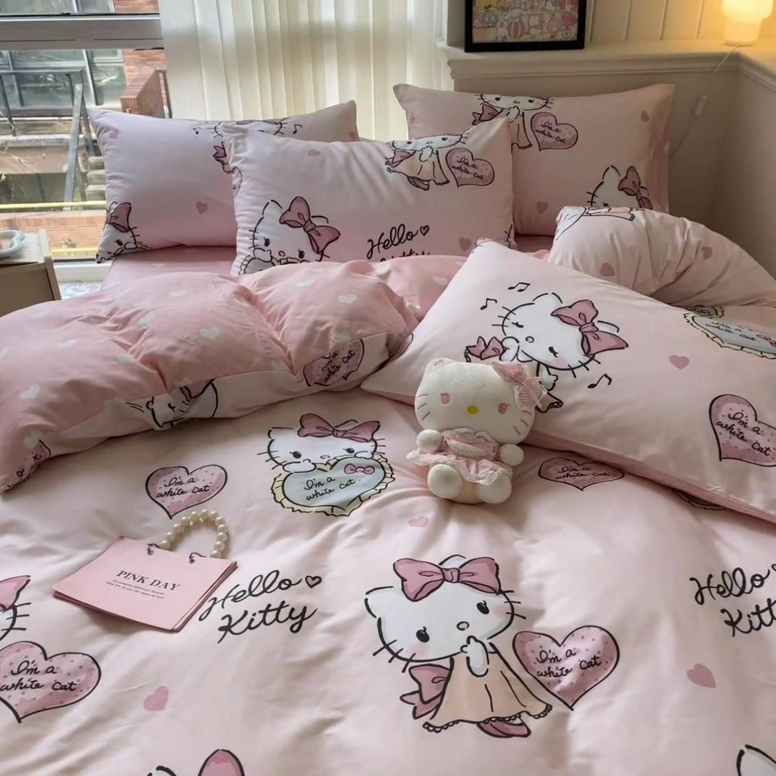 91家纺网 家纺一手货源 找家纺 顾里2024新款40支活性印花13372喷气全棉三丽鸥系列四件套 音乐粉kt