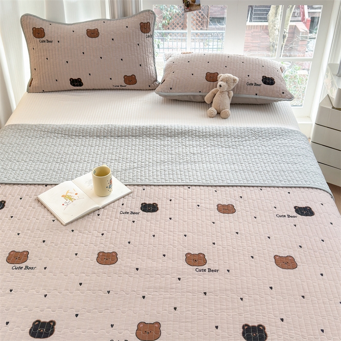 91家纺网 家纺一手货源 找家纺 美优兰 2025春款全棉单面高温砂洗床盖 咖啡小熊