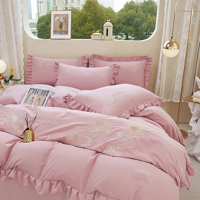 91家纺网 家纺一手货源 找家纺 苏木年华 2024新款春光里系列韩版荷叶边刺绣加大床单四件套 豆沙红