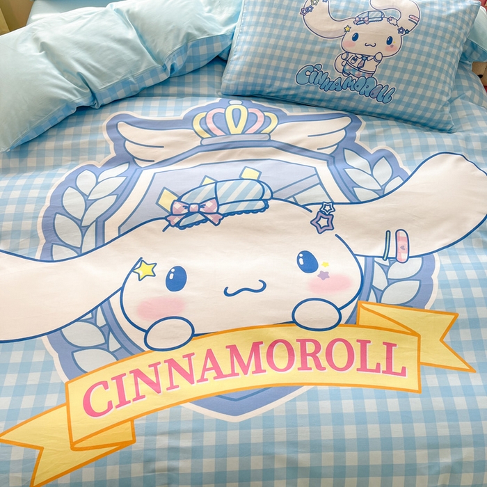 91家纺网 家纺一手货源 找家纺 金爱家 2024新款大阪全棉数码印花三丽鸥系列四件套 格子玉桂狗