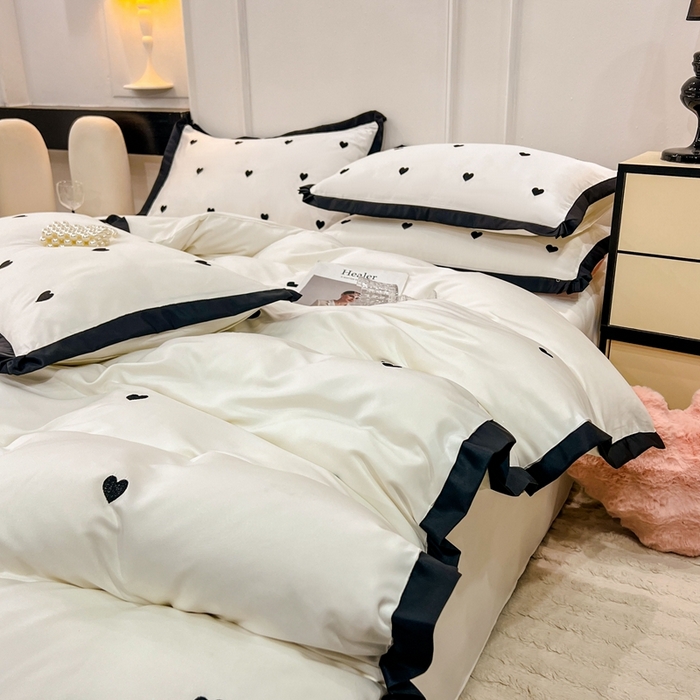 91家纺网 家纺一手货源 找家纺 艾米家居 2025新款水洗真丝四件套爱心款 黑色爱心款-白色