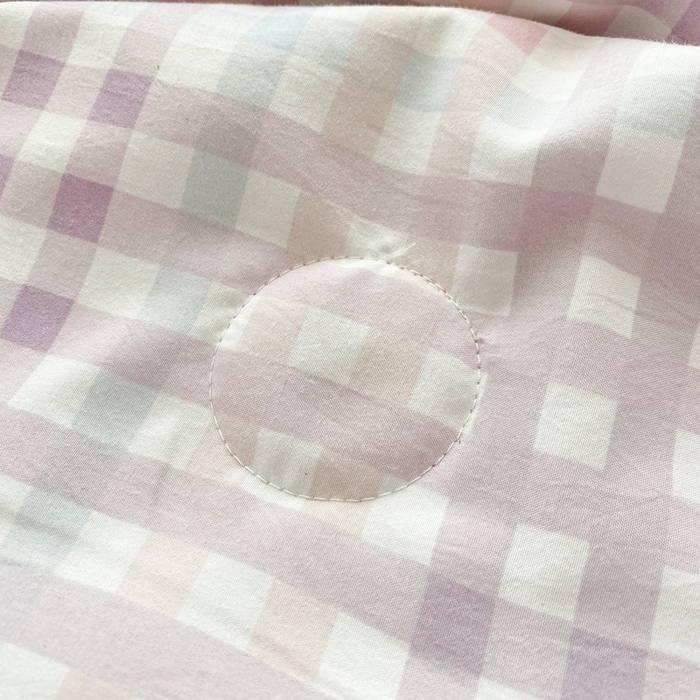 91家纺网 家纺一手货源 找家纺 啊雅家居2025新款水洗棉条纹印花夏被冬被四件套-床单款 夏被 日系小格紫