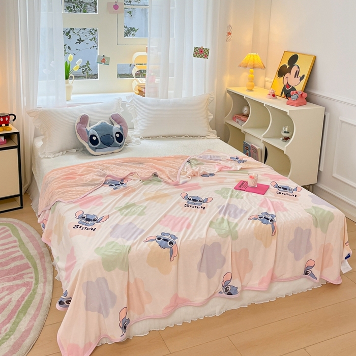 91家纺网 家纺一手货源 找家纺 大彩家居 2024新款A类迪士尼小凉皮豆豆盖毯 盖毯-花花史迪仔