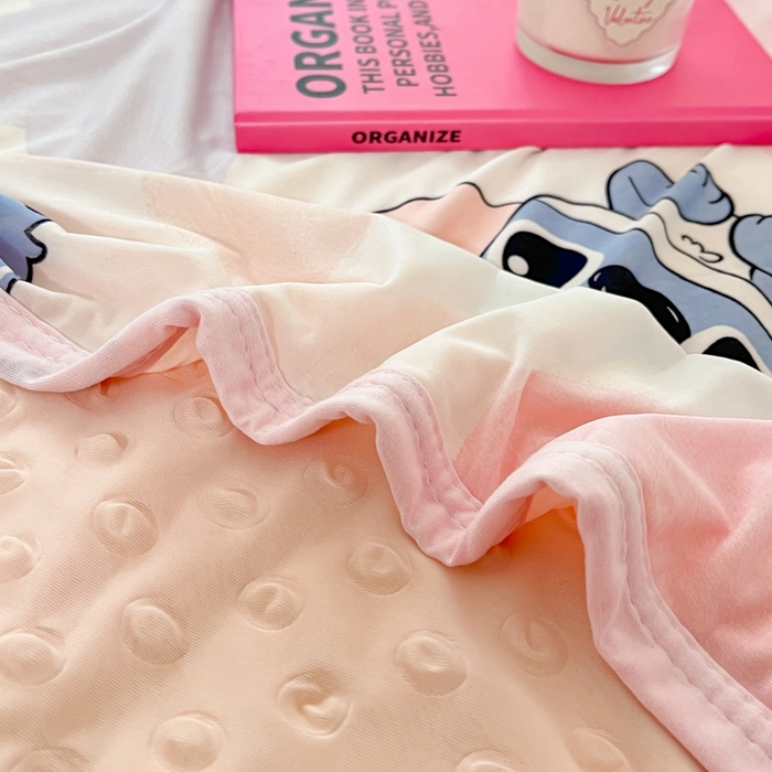 91家纺网 家纺一手货源 找家纺 大彩家居 2024新款A类迪士尼小凉皮豆豆盖毯 盖毯-花花史迪仔