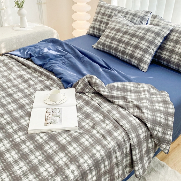 91家纺网 家纺一手货源 找家纺 啊雅家居2025新款水洗棉条纹印花夏被冬被四件套-床单款 夏被 日系条格灰