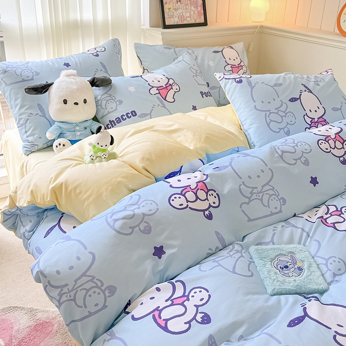 91家纺网 家纺一手货源 找家纺 顾里2024新款40支活性印花13372喷气全棉三丽鸥系列四件套 蓝底帕恰