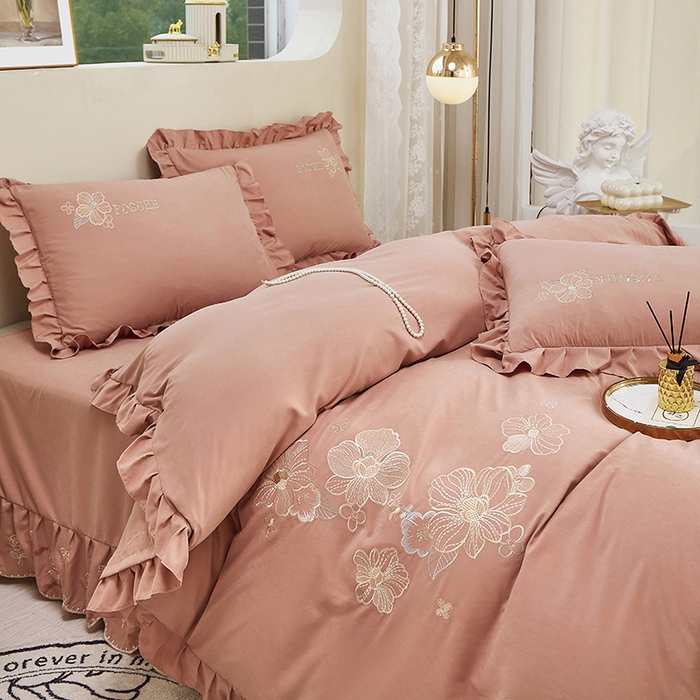 91家纺网 家纺一手货源 找家纺 苏木年华 2024新款春光里系列韩版荷叶边刺绣加大床单四件套 西柚红