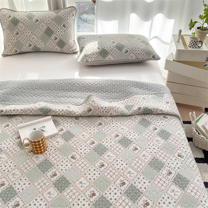 91家纺网 家纺一手货源 找家纺 美优兰 2025春款全棉单面高温砂洗床盖 艾米