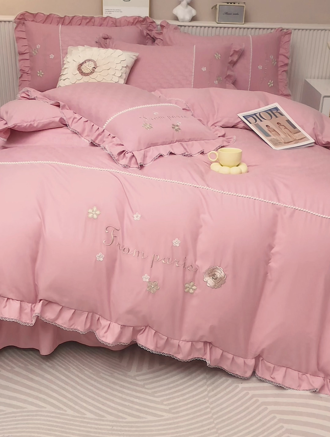 91家纺网 家纺一手货源 找家纺 苏木年华 2024新款夏沫花语系列韩版荷叶边刺绣花边加大床单四件套 豆沙红