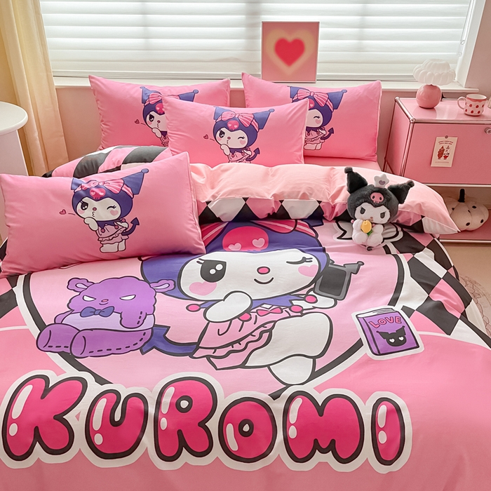 91家纺网 家纺一手货源 找家纺 金爱家 2024新款大阪全棉数码印花三丽鸥系列四件套 飞吻库洛米