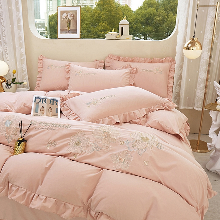 91家纺网 家纺一手货源 找家纺 苏木年华 2024新款春光里系列韩版荷叶边刺绣加大床单四件套 粉玉色