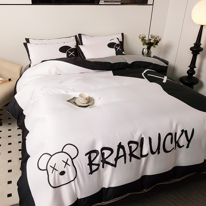 91家纺网 家纺一手货源 找家纺 摩卡 2024新款博主风水洗真丝四件套 半脸熊-白