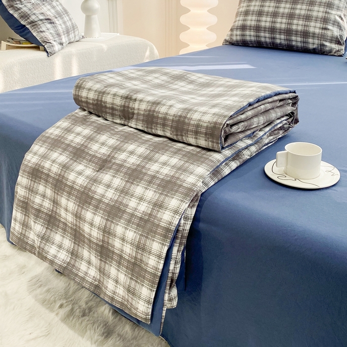 91家纺网 家纺一手货源 找家纺 啊雅家居2025新款水洗棉条纹印花夏被冬被四件套-床单款 夏被 日系条格灰