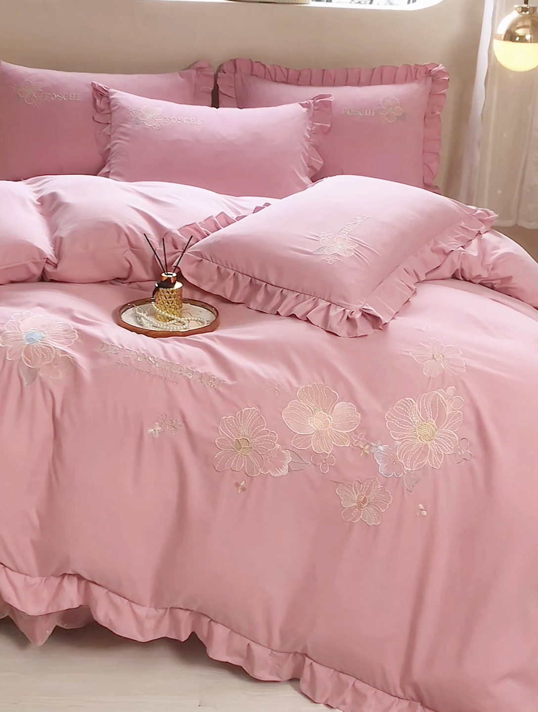 91家纺网 家纺一手货源 找家纺 苏木年华 2024新款春光里系列韩版荷叶边刺绣加大床单四件套 豆沙红