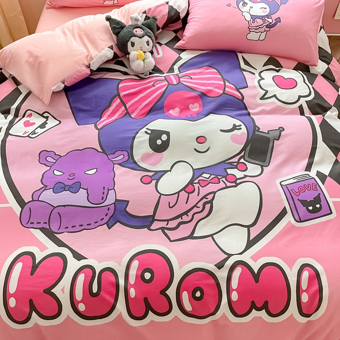 91家纺网 家纺一手货源 找家纺 金爱家 2024新款大阪全棉数码印花三丽鸥系列四件套 飞吻库洛米