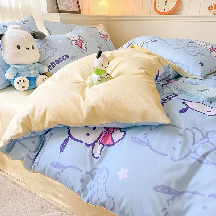 91家纺网 家纺一手货源 找家纺 顾里2024新款40支活性印花13372喷气全棉三丽鸥系列四件套 蓝底帕恰