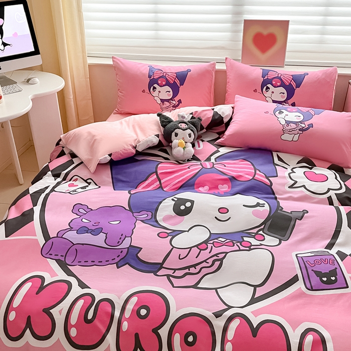 91家纺网 家纺一手货源 找家纺 金爱家 2024新款大阪全棉数码印花三丽鸥系列四件套 飞吻库洛米