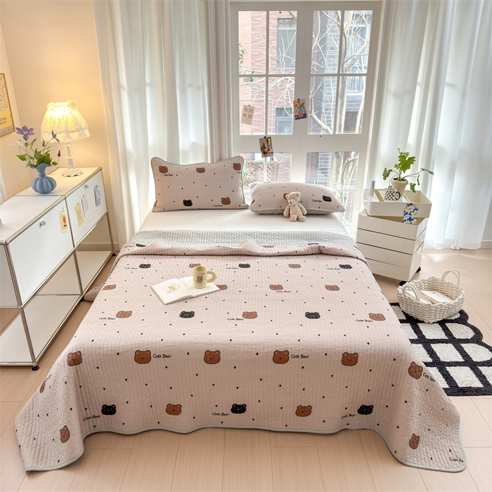 91家纺网 家纺一手货源 找家纺 美优兰 2025春款全棉单面高温砂洗床盖 咖啡小熊