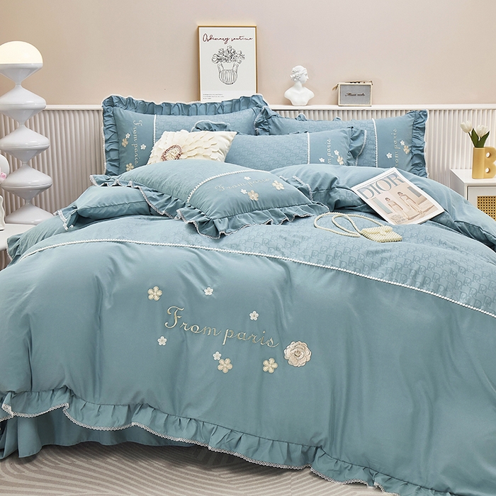 91家纺网 家纺一手货源 找家纺 苏木年华 2024新款夏沫花语系列韩版荷叶边刺绣花边加大床单四件套 贵族蓝