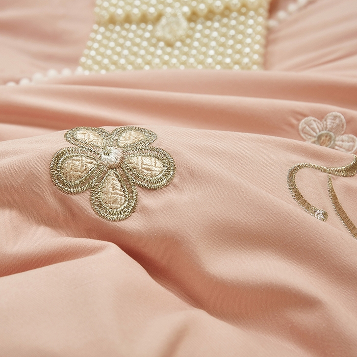 91家纺网 家纺一手货源 找家纺 苏木年华 2024新款夏沫花语系列韩版荷叶边刺绣花边加大床单四件套 粉玉色