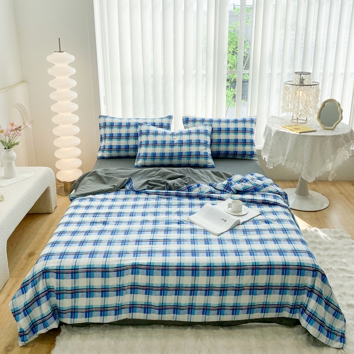 91家纺网 家纺一手货源 找家纺 啊雅家居2025新款水洗棉条纹印花夏被冬被四件套-床单款 夏被 日系条格蓝