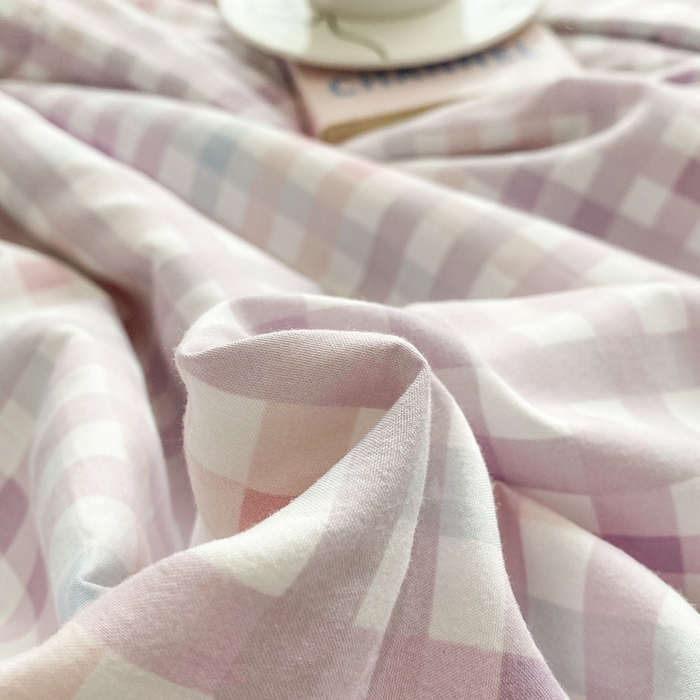 91家纺网 家纺一手货源 找家纺 啊雅家居2025新款水洗棉条纹印花夏被冬被四件套-床单款 夏被 日系小格紫