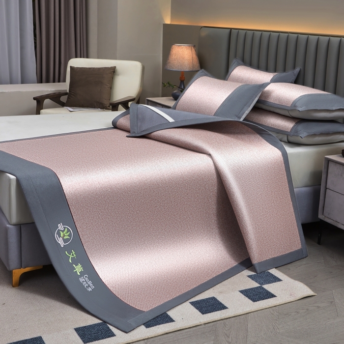 91家纺网 家纺一手货源 找家纺 青雅席业 2025新款艾草pe材质印尼藤复合三明治凉席三件套 粉