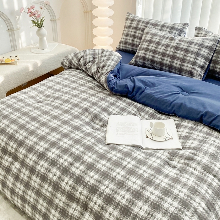 91家纺网 家纺一手货源 找家纺 啊雅家居 2025新款水洗棉条纹印花夏被冬被四件套-床单款 冬被 日系条格灰