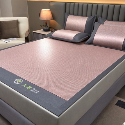 青雅席业 2025新款艾草pe材质印尼藤复合三明治凉席三件套 粉