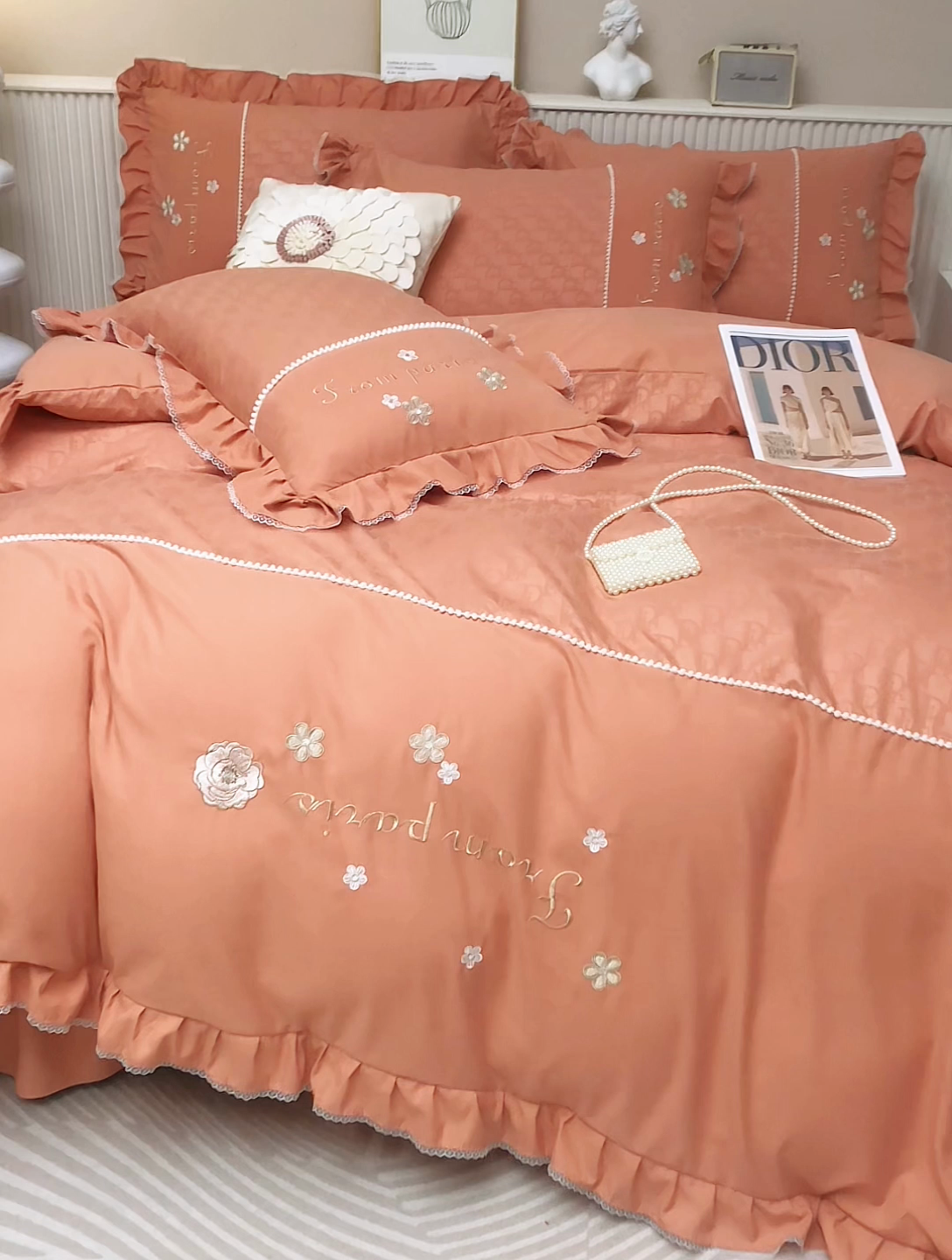 91家纺网 家纺一手货源 找家纺 苏木年华 2024新款夏沫花语系列韩版荷叶边刺绣花边加大床单四件套 活力橘