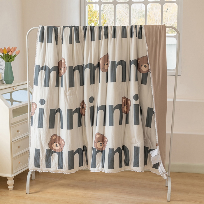 91家纺网 家纺一手货源 找家纺 默忆 2025新款针织棉大豆云朵被子被芯夏被空调被春秋四季被 字母熊