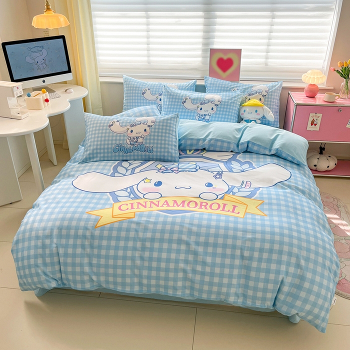 91家纺网 家纺一手货源 找家纺 金爱家 2024新款大阪全棉数码印花三丽鸥系列四件套 格子玉桂狗